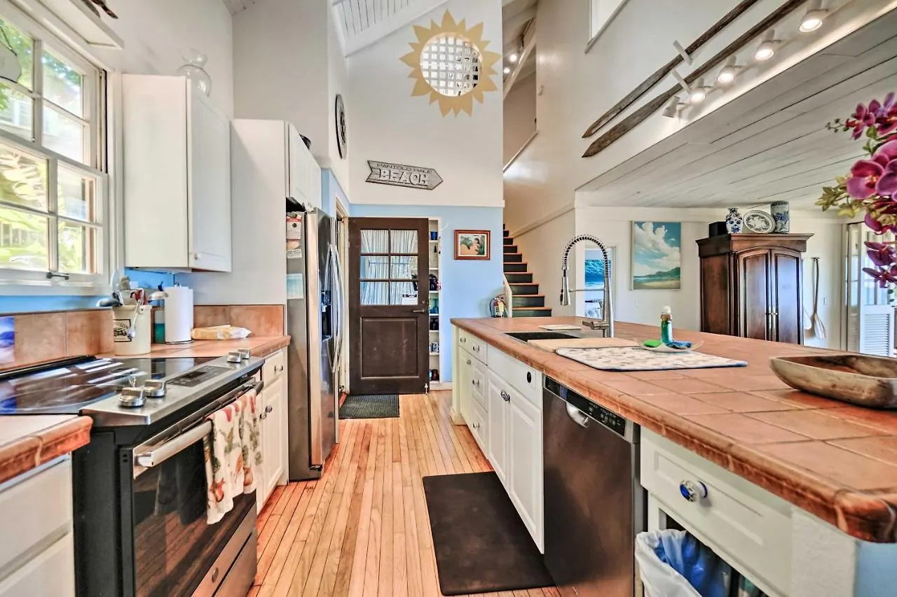 Tropical Paniolo Hale Townhome, Walk To Beach Maunaloa 0*,  United States