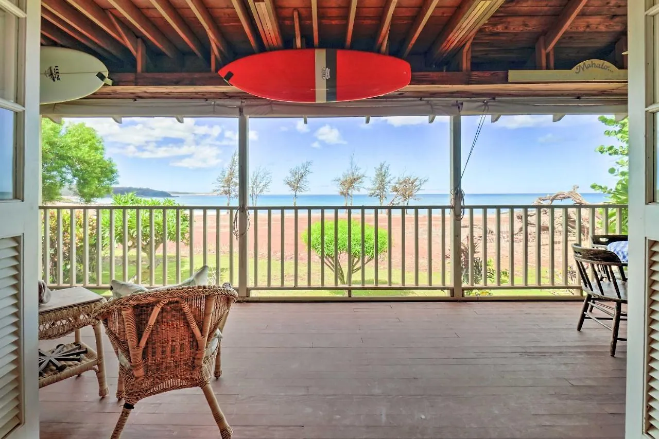 Tropical Paniolo Hale Townhome, Walk To Beach Maunaloa