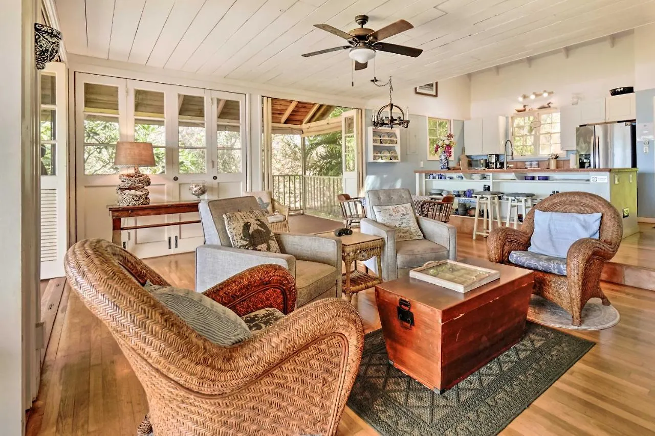 Tropical Paniolo Hale Townhome, Walk To Beach Maunaloa Holiday home