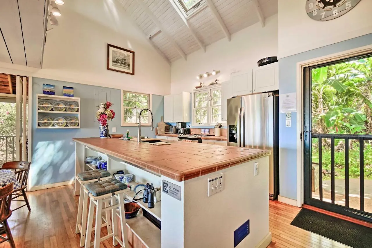 Tropical Paniolo Hale Townhome, Walk To Beach Maunaloa