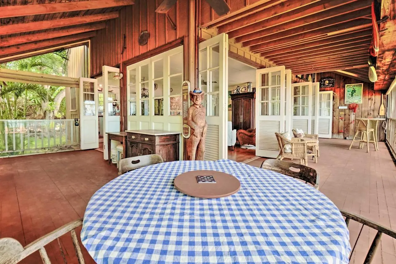 Tropical Paniolo Hale Townhome, Walk To Beach Maunaloa Holiday home
