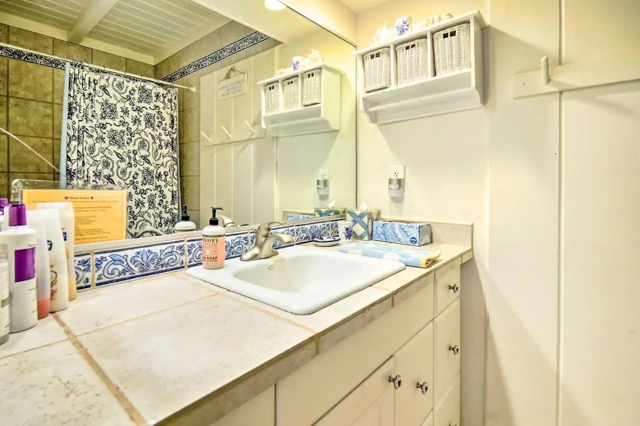 Tropical Paniolo Hale Townhome, Walk To Beach Maunaloa